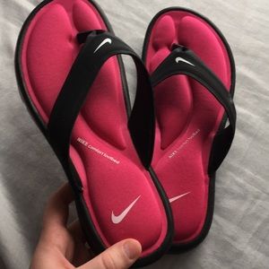 COPY - Nike flip flops